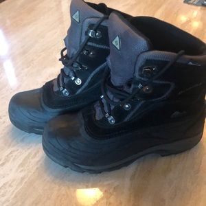 Ladies Columbia W/P winter snow/mud boots size 8. Black